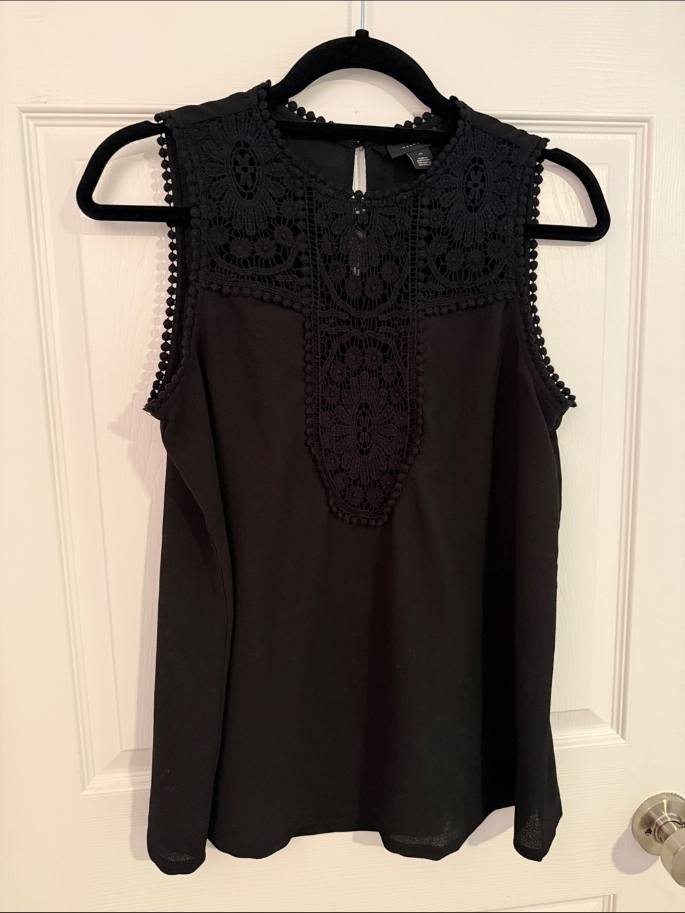 Halogen Black Sleeveless Crochet Yoke Camisole w/ flaw